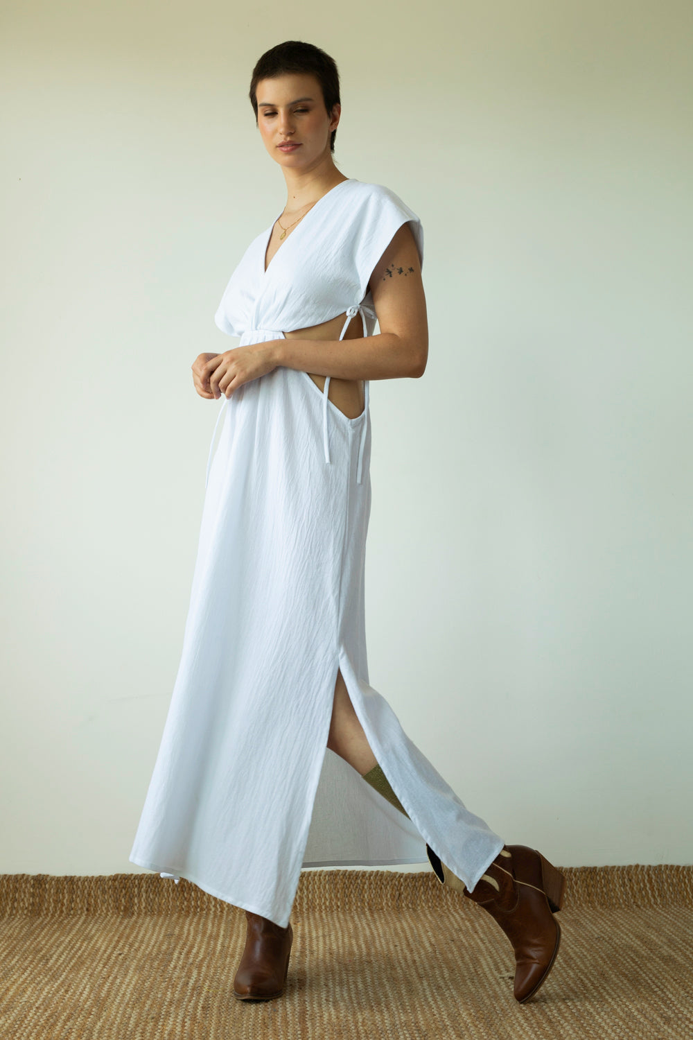 השמלה הראויה | לבנה צחורה