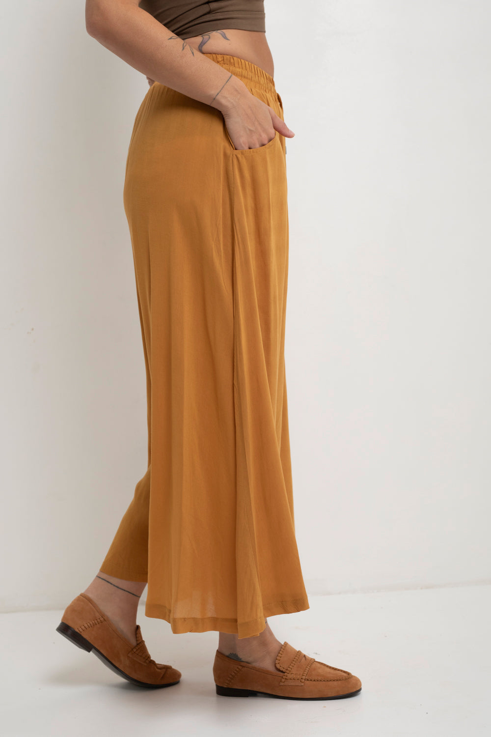 מכנסי חצאית ויסקוזה | חרדל